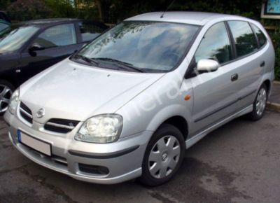 Лобовое стекло Nissan Almera Tino